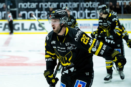 Västerås Erik Flood jublar