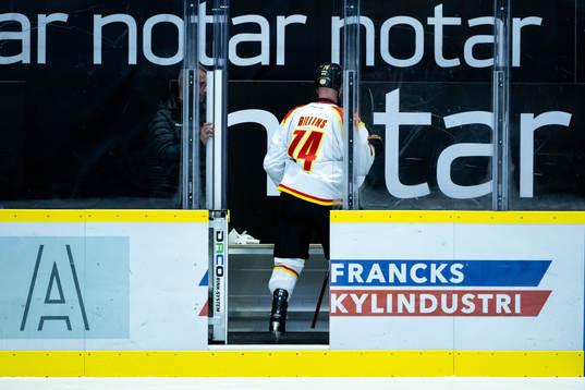 Brynäs Chad Billins sätter sig i utvisningsbåset