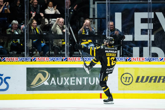 Västerås Shane Gersich jublar
