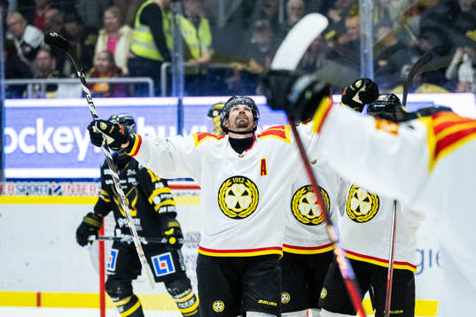 Brynäs Anton Rödin jublar