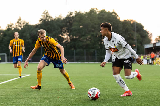 Jonsereds IFs William Nordgren och BK Häckens Tobias Sana