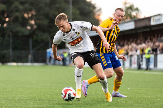 BK Häckens Tomas Olai Totland och Jonsereds IFs Linus