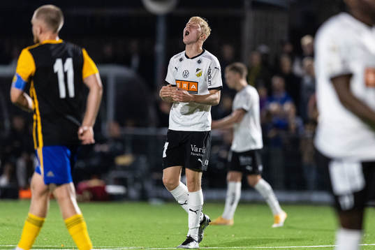 BK Häckens Isak Brusberg deppar