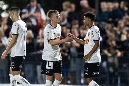 BK Häckens Momodou Sonko jublar med Tomas Olai Totland