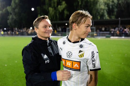 BK Häckens Pontus Dahbo tackar sin pappa och Jonsereds IFs