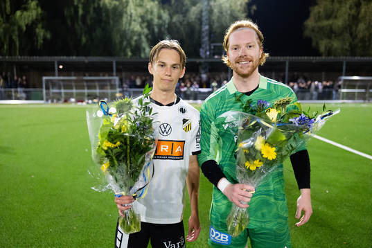 BK Häckens Pontus Dahbo och Jonsereds IFs målvakt