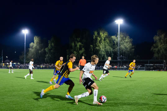 Jonsereds IFs Linus Carestam och BK Häckens Pontus Dahbo