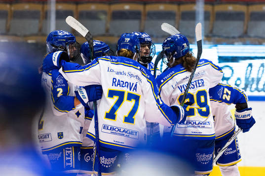 Leksands Shay Maloney jublar med lagkamrater