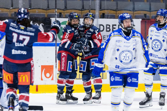 Linköpings Franziska Feldmeier och Haruka Toko jublar