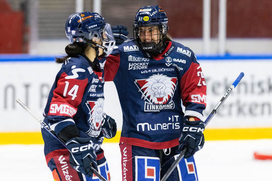 Linköpings Kristyna Patkova jublar med Haruka Toko