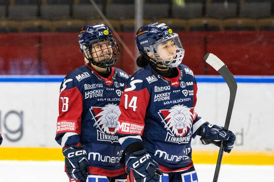 Linköpings Moa Gustafsson och Haruka Toko jublar