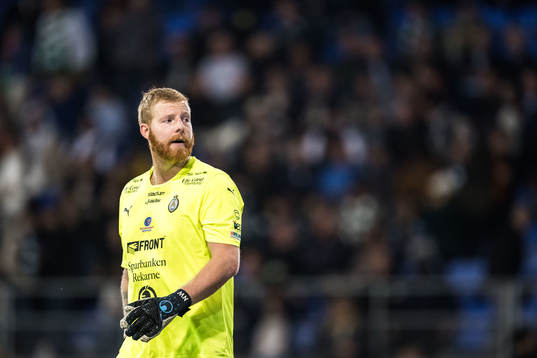 AFC Eskilstunas målvakt Nick Wolters deppar
