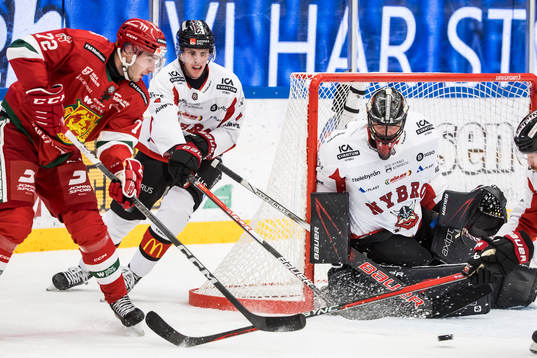 Nybros målvakt Tex Williamsson och Moras Phillip Schultz