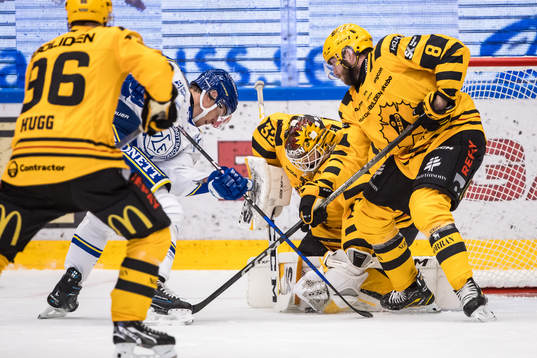 Leksands Carter Ashton och Skellefteås målvakt Linus