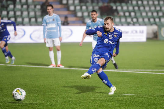 GIF Sundsvalls Erik Andersson gör 2-0 på straff