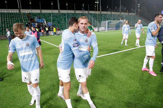 Gefles Oskar Karlsson och Ahmed Bonnah jublar