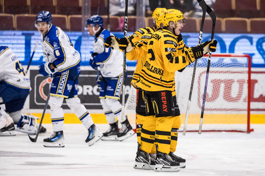 Skellefteås Axel Sandin-Pellikka jublar