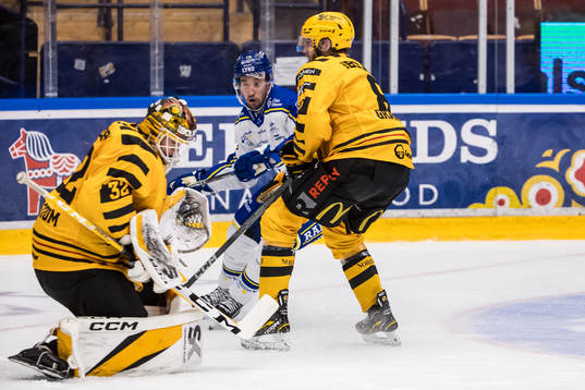 Leksands Max Veronneau och Skellefteås målvakt Linus
