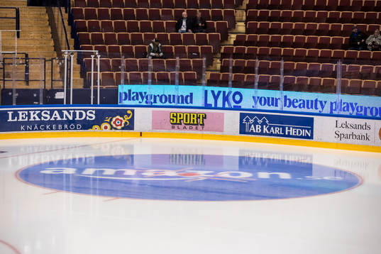 Tekningscirkel innan ishockeymatchen i SHL mellan Leksand