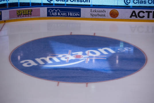 Tekningscirkel innan ishockeymatchen i SHL mellan Leksand