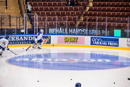 Tekningscirkel innan ishockeymatchen i SHL mellan Leksand