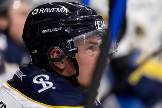 HV71s André Petersson deppar
