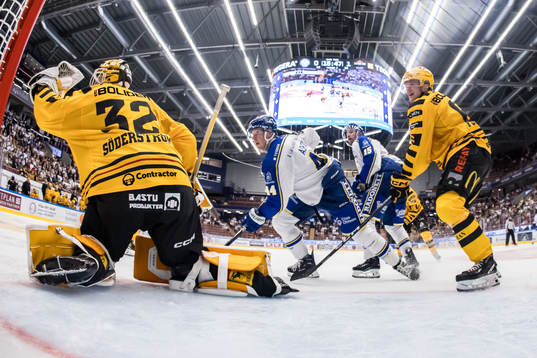 Leksands Carter Ashton och Skellefteås målvakt Linus
