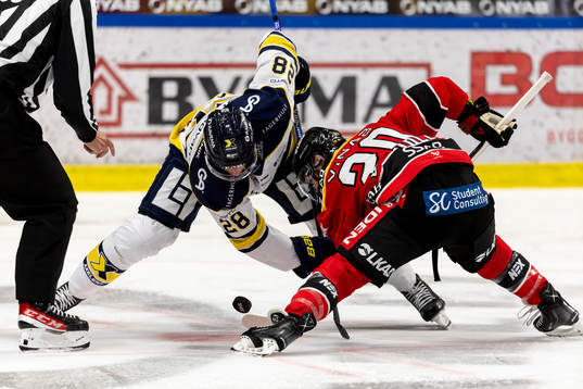 Teknik Luleås Jack Connolly och HV71s Joonas Nättinen