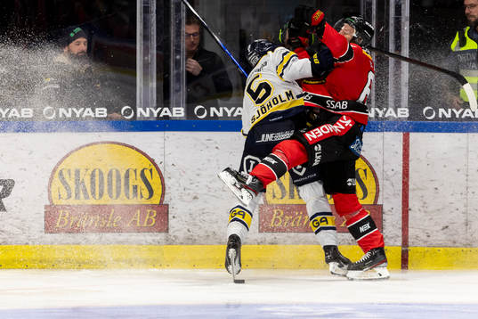 Luleås Linus Omark och HV71s Victor Sjöholm
