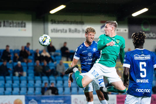 Trelleborgs Tobias Karlsson och Jönköpings Södras Taylor
