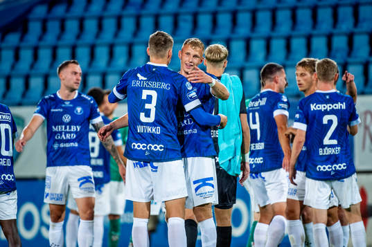 Trelleborgs Liam Olausson jublar med lagkamraterna