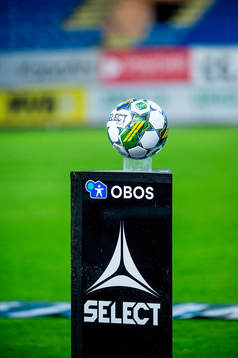 Matchbollen innan fotbollsmatchen i Superettan mellan