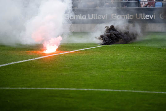 i230928 Pyroteknik på planen