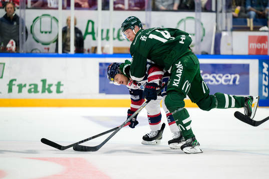 Linköpings Sebastian Strandberg och Färjestads Victor