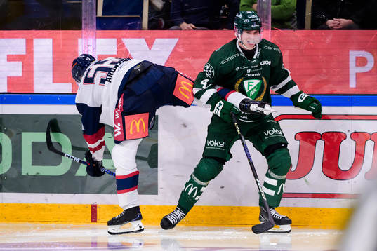 Linköpings Arvid Aronsson och Färjestads Oscar Lawner
