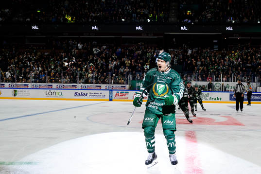 Färjestads David Tomasek jublar