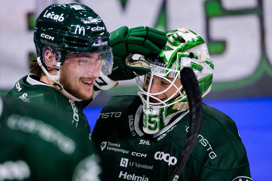 Färjestads Jeremy Salvas Groleau och målvakt Carl Lindbom