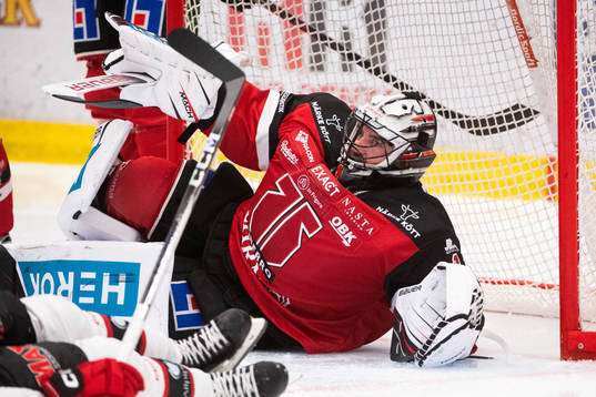 Örebros målvakt Jhonas Enroth deppar