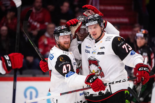 Malmö Redhawks Adam Ollas Mattsson jublar