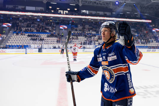 Växjös Marcus Sylvegård jublar