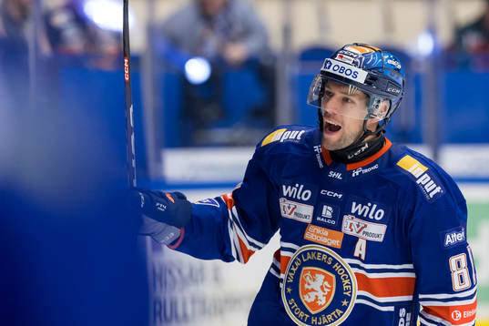 Växjös Robert Rosén jublar