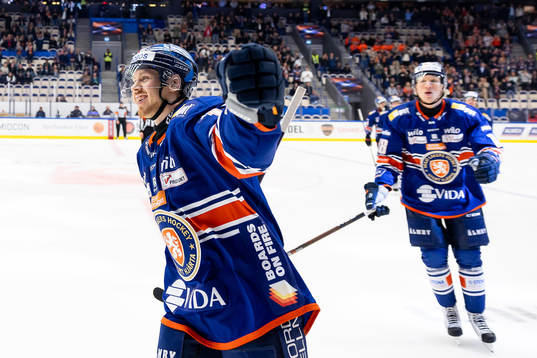 Växjös Kalle Kossila jublar