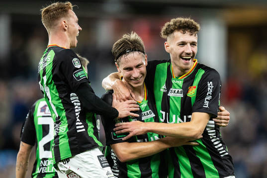 GAIS Robin Frej jublar med Julius Lindberg och Anes