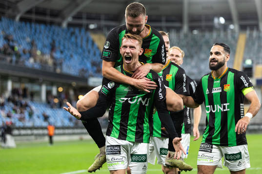 GAIS Julius Lindberg jublar med Axel Norén