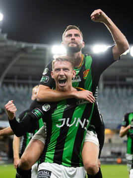 GAIS Julius Lindberg jublar ihop med Axel Norén