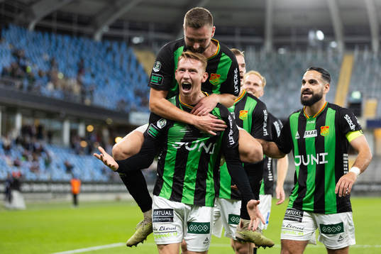 GAIS Julius Lindberg jublar ihop med Axel Norén