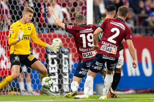 GAIS Mervan Celik skjuter 0-2 på Örgrytes målvakt