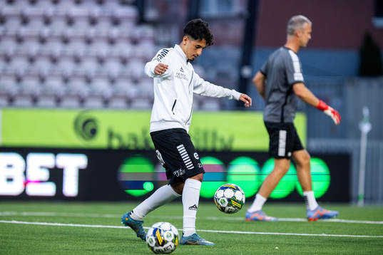 Örebros Elias Barsoum på uppvärmningen