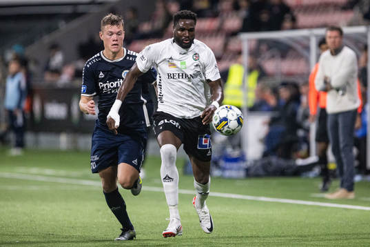 Utsiktens Albin Skoglund och Örebros Nasiru Moro