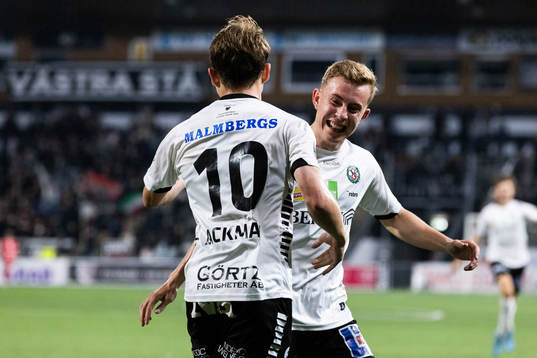 Örebros Victor Backman och Valgeir Valgeirsson jublar